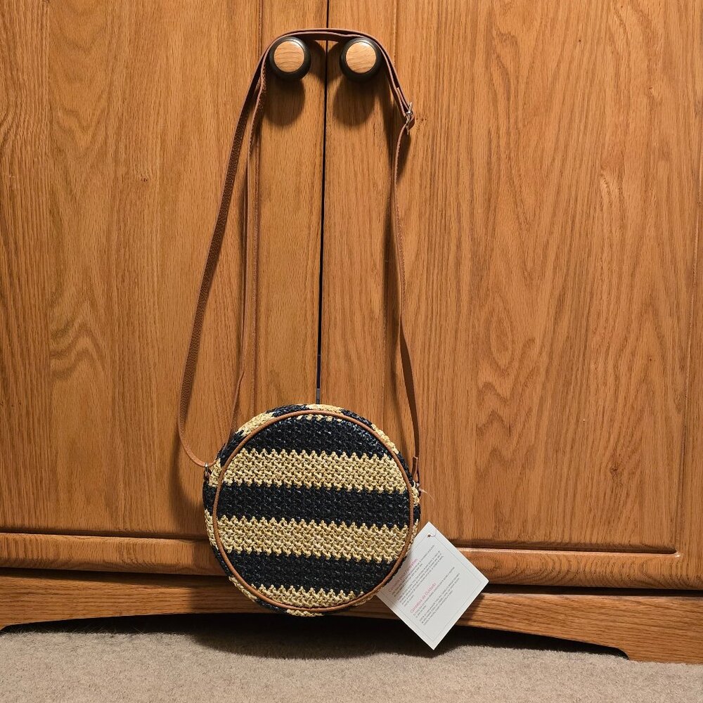 Thirty-One Gifts Roundabout Crossbody Navy Striped Straw  NWT